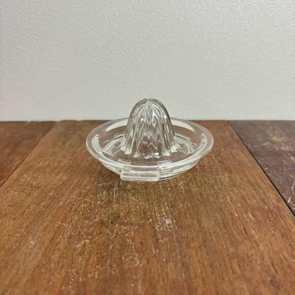 Vintage clear glass fruit juicer reamer farmhouse minimal kitchen tool‎ decor - Picture 5 of 8